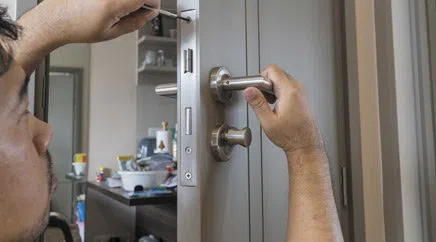 Amber Locksmith Store Miami, FL 305-894-5972 - Lock-installation